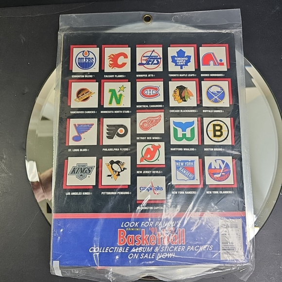 NEW Panini 1991-1992 Hockey NHL Player Sticker Album With 10 Packs of Sticker - Picture 5 of 11